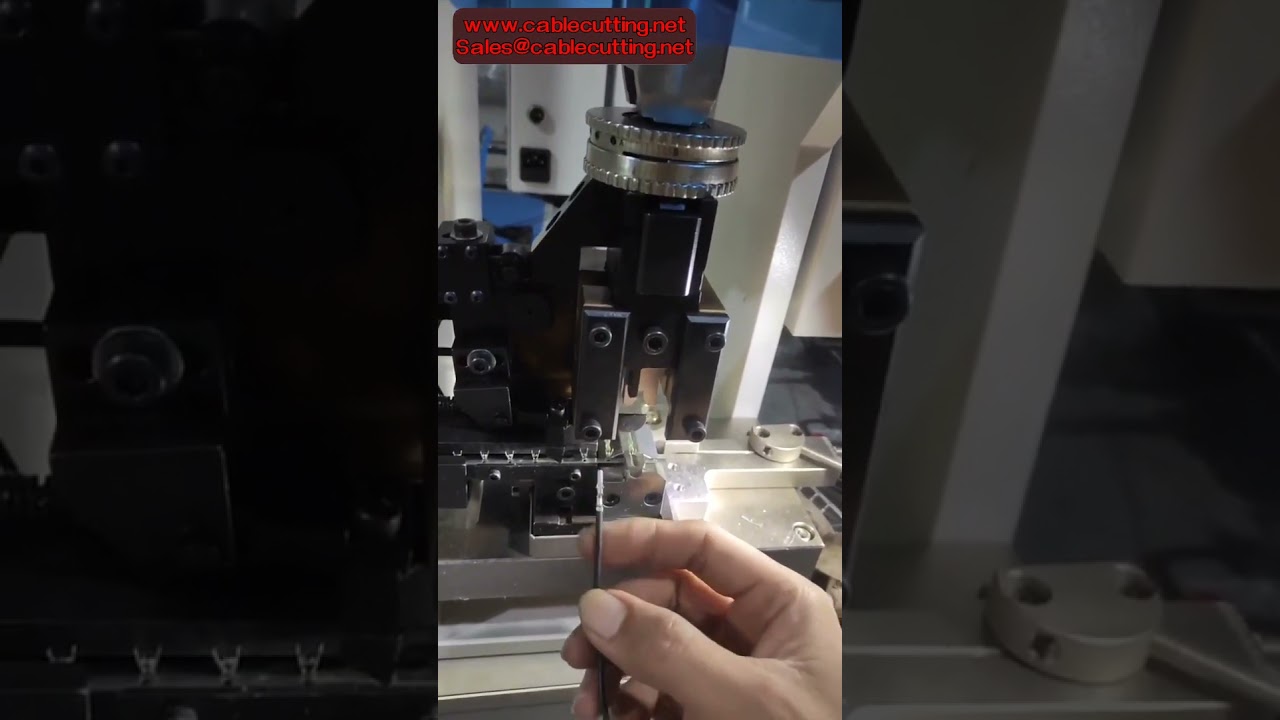 European Terminal Crimping Applicator with Crimping Blades