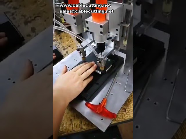 Automatic Locking Machine for Machine Meter Screws and Headless Stop Screws