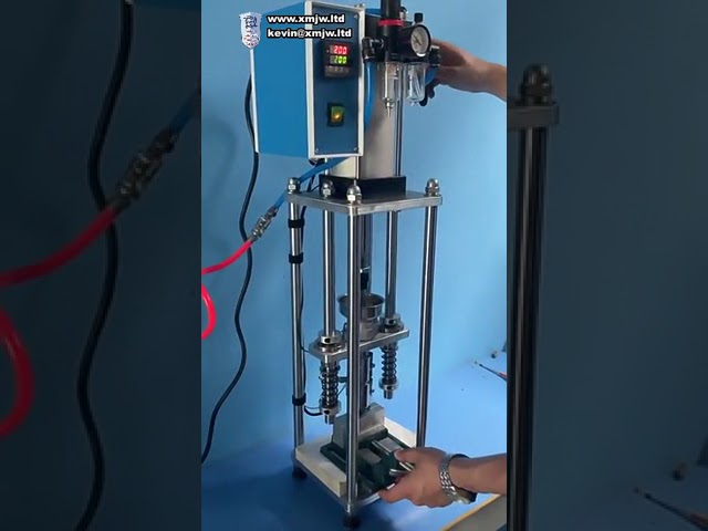 Mini Desktop Vertical Injection Molding Machine for USB Charger Heads & Power Plugs