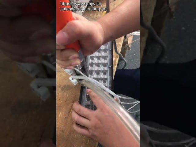 Automatic Screw Nut Bolt Lock Feeding and Driving Fixing Machine