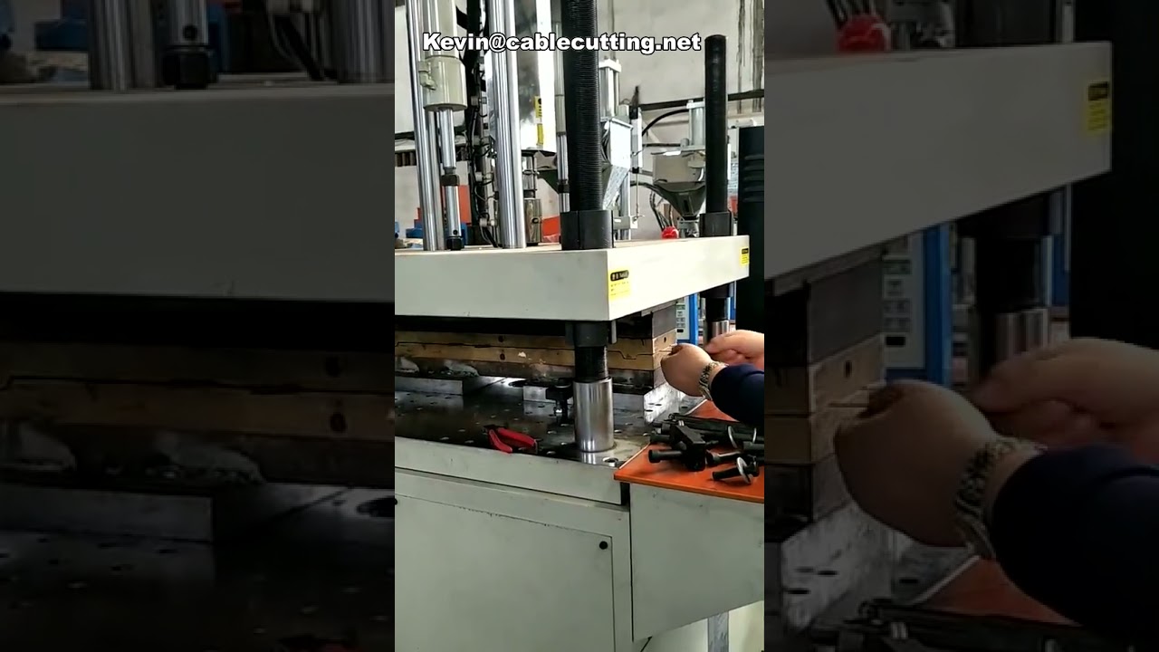 160-Ton Injection Molding Machine with Rotary Table