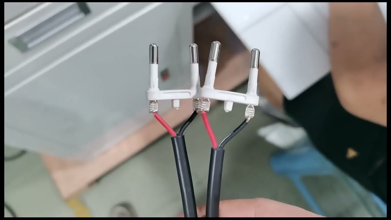 Automatic Vibrating Plate Feeding 3-Pin 2-Pin Plug Terminal Power Cord Cable Crimping Machine